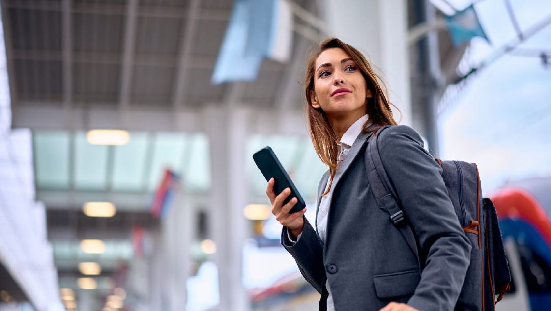 Empresaria con su telefono